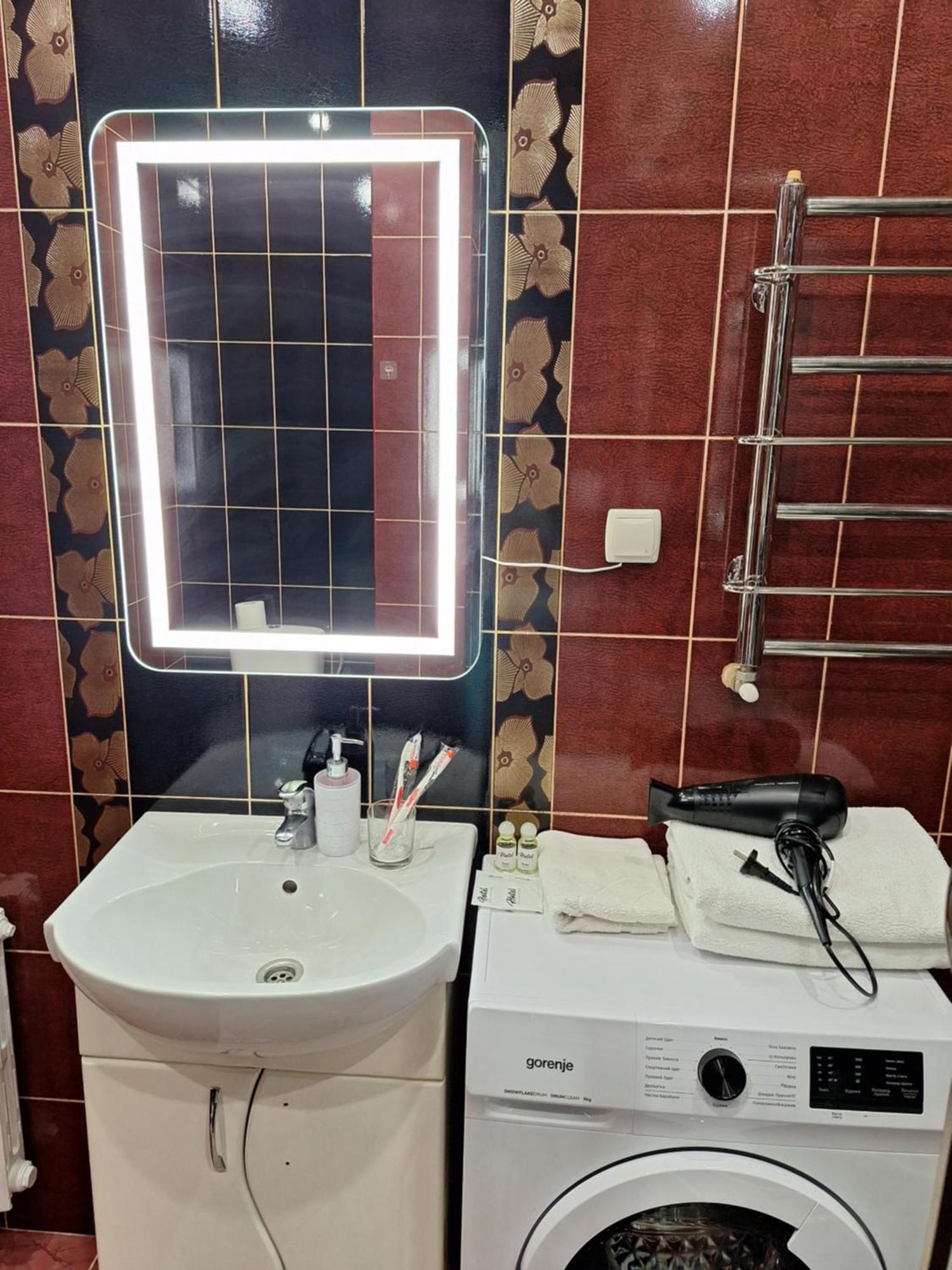 Однокімна Квартира Біля Каштанової Алеї У Центрі Полтави Мережа Alexapartments Документи Для Відряджень Безконтатне Заселення 24-7 Połtawa Zewnętrze zdjęcie